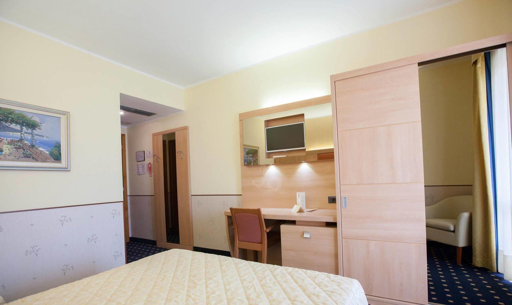 Hotel Gardenia & Villa Charme Adults Friendly 4Star Service Bardolino Dış mekan fotoğraf